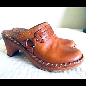 Frye Leather Charlotte Mules! ✨